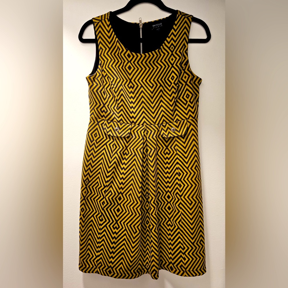 Cute dress! Fully lined,pocket detail and zipper. Flattering fit for all shapes